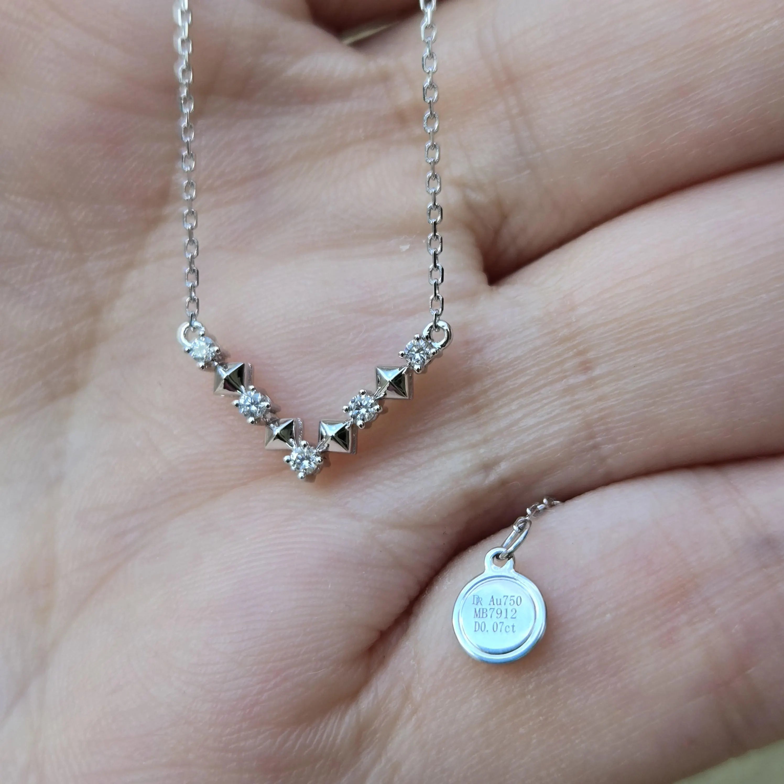 Darry Ring DR Paris V Necklace showing Au750 stamp tag